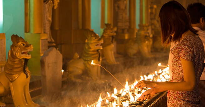 A women at Shwedagon Pagoda. Photo: Tetsushi Kimura